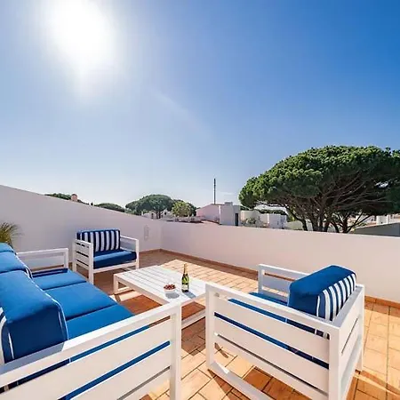 Villa Sleeps 6 With Pool Air Con And Wifi Vale do Lobo