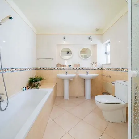 Sleeps 6 With Pool Air Con And Wifi Villa *