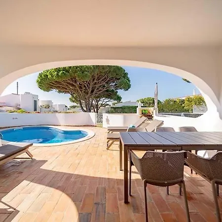 Villa Sleeps 6 With Pool Air Con And Wifi